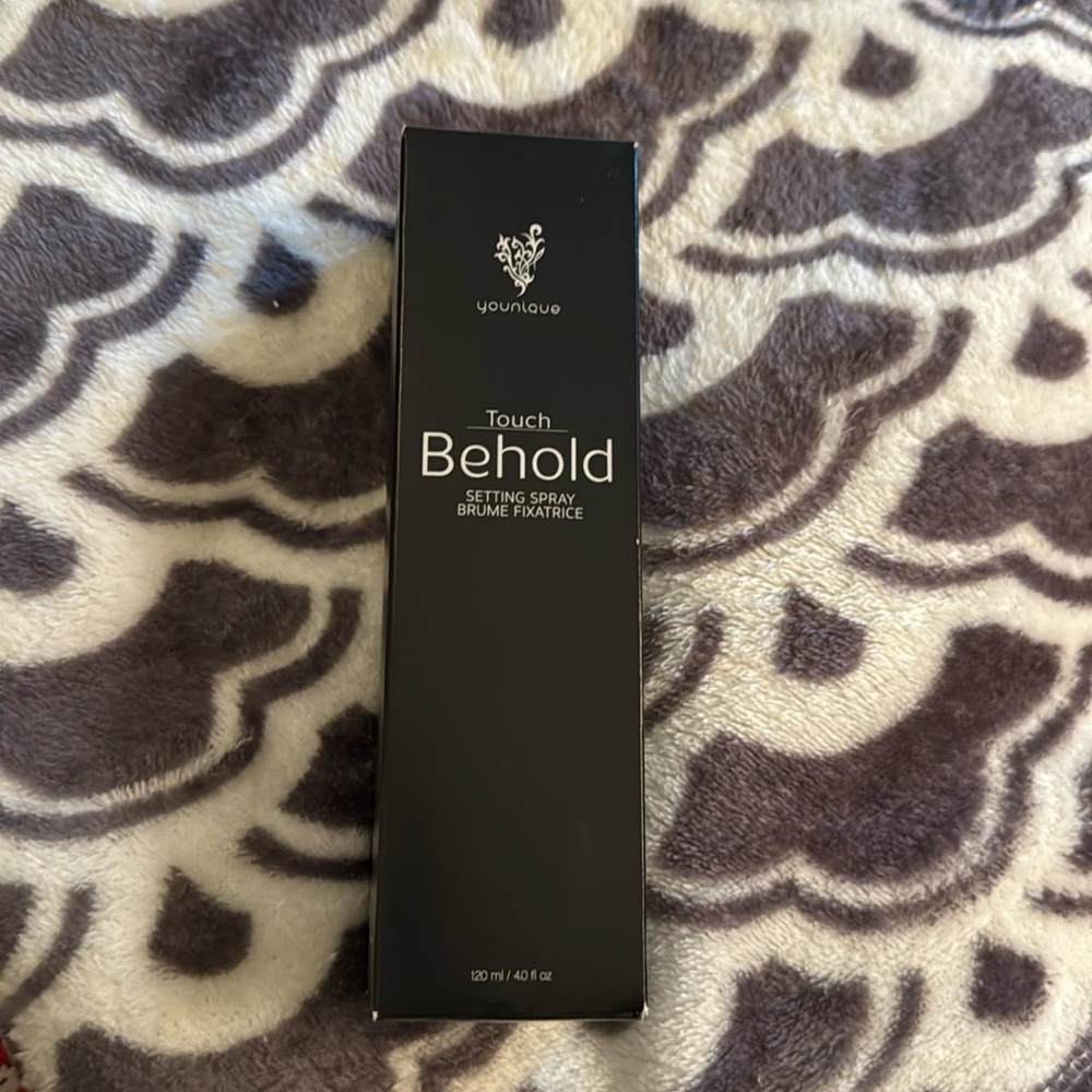 Younique Touch Behold‎ setting spray